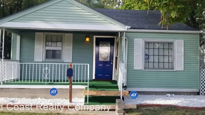 exterior of home for rent in Dayton, OH