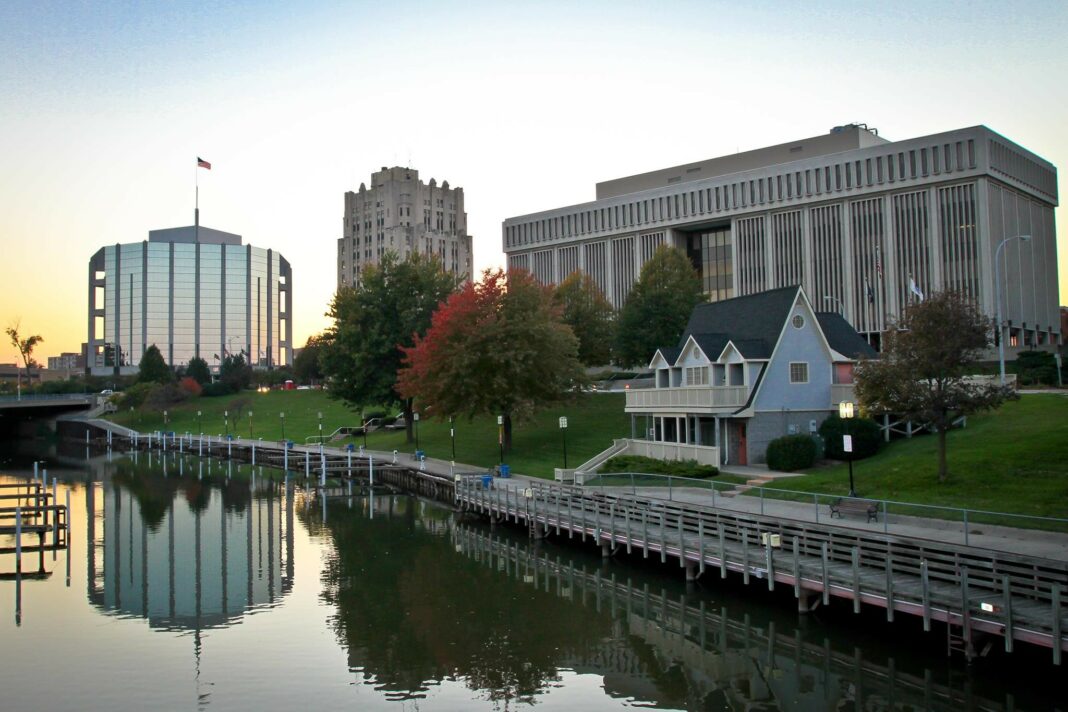 macomb, Detroit