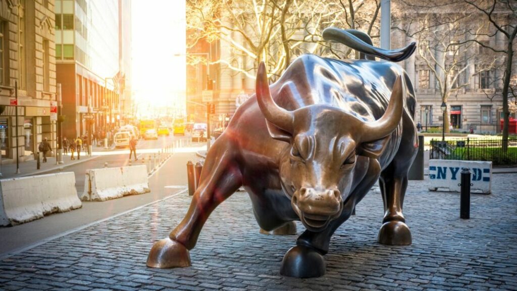 Photo of wall street bull statue