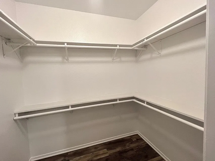 walk-in-closet