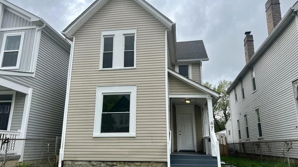 exterior of home for rent in columbus, OH